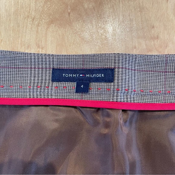 TOMMY HILFIGER MINI SKIRT SIZE4 - Picture 2 of 11